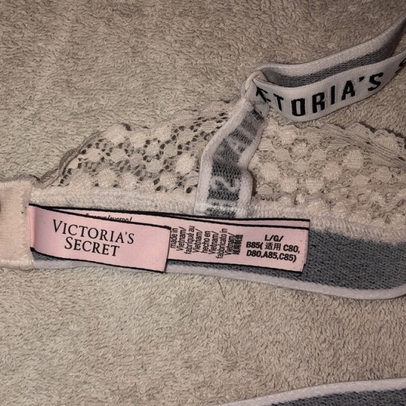 🔴SOLD🔴Victoria’s Secret Adjustable Bralette - Picture 4 of 9
